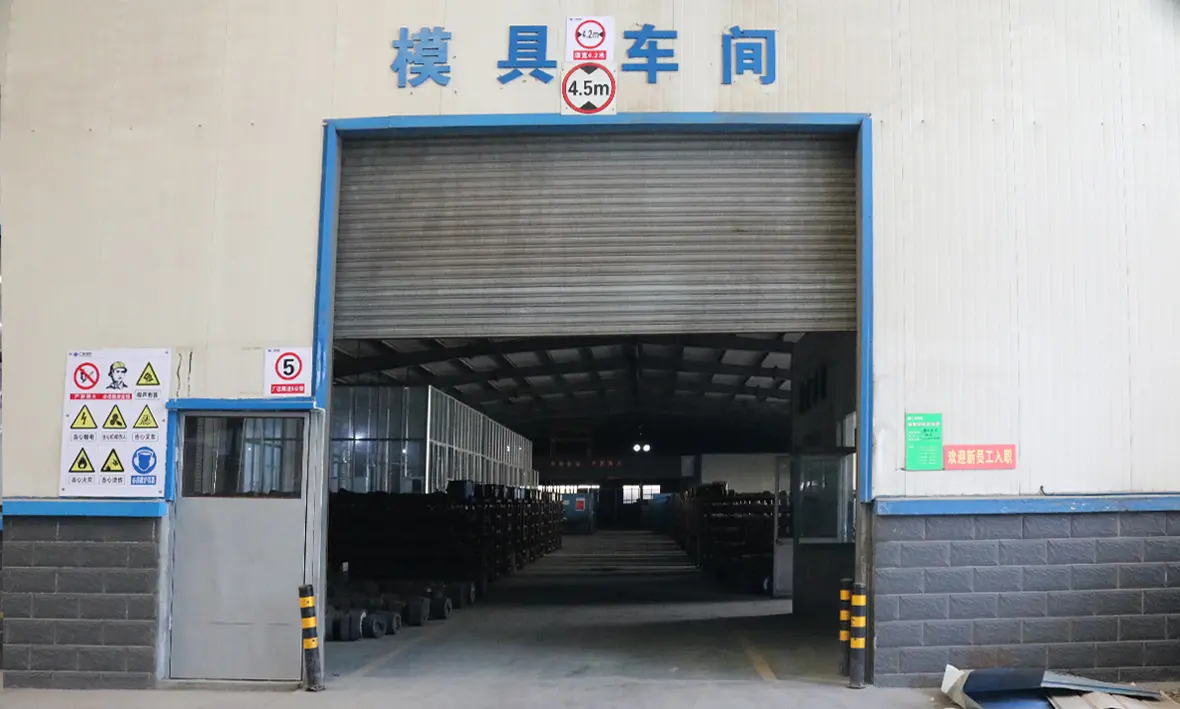 Qianyu Aluminum has built a mold warehouse with a capacity of 10,000 sets, setting a benchmark for customized aluminum processing services.