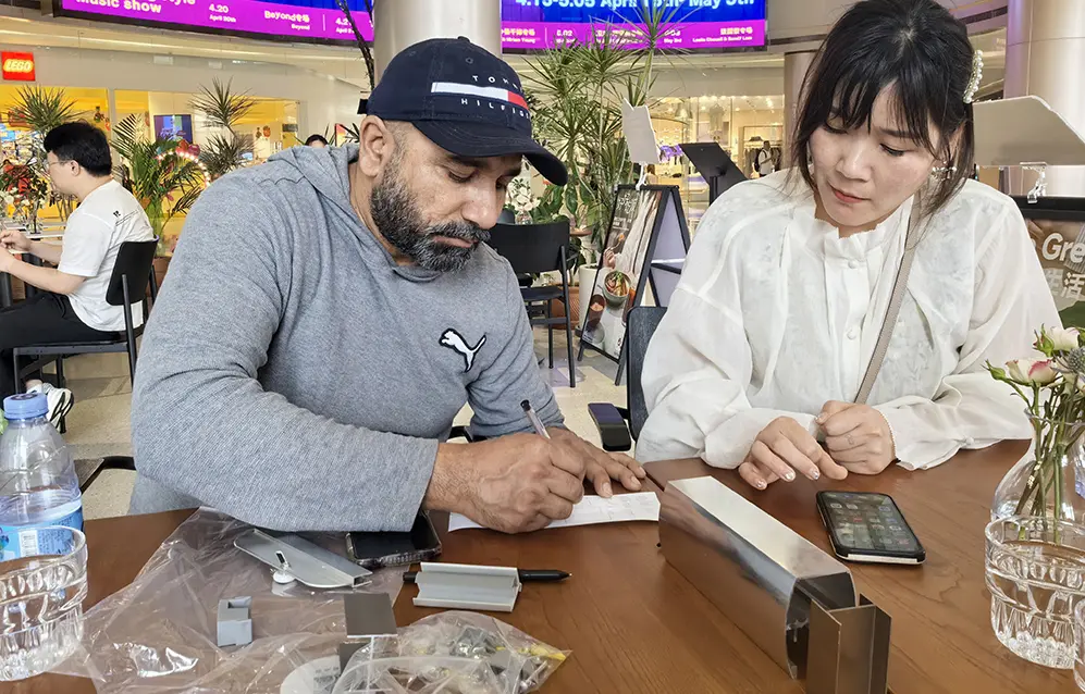 Trust strengthens! A long-standing Middle Eastern customer renews their 2026 aluminum procurement agreement worth one million yuan.